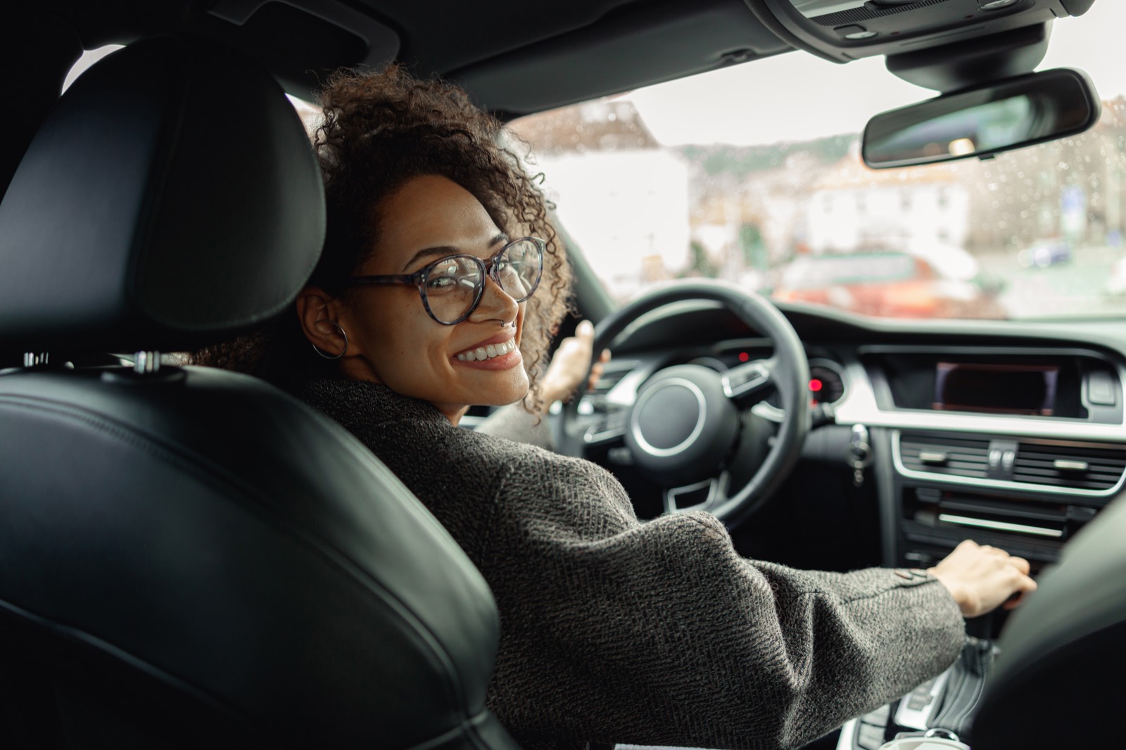 Femme au volant code