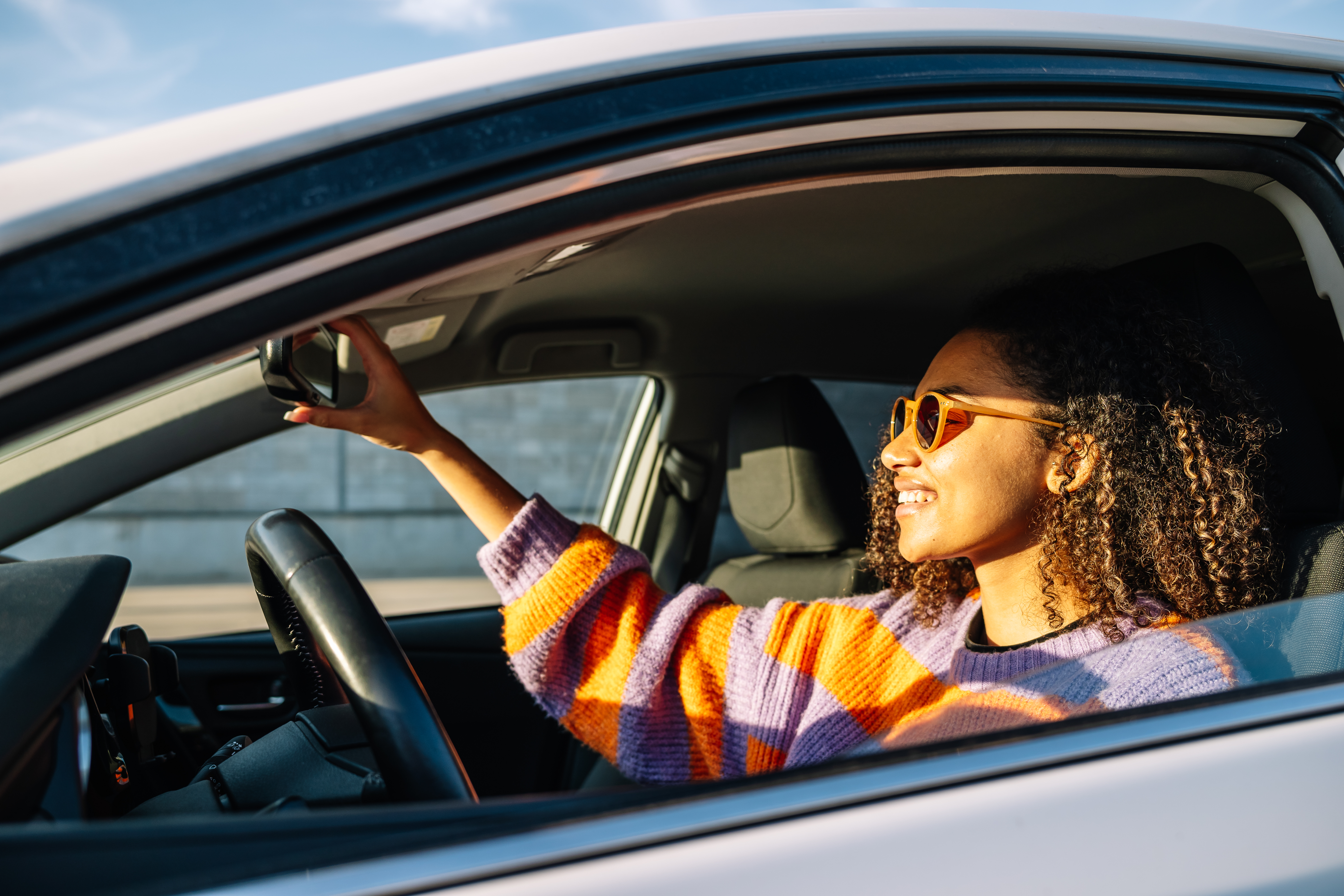 Femme dans sa voiture